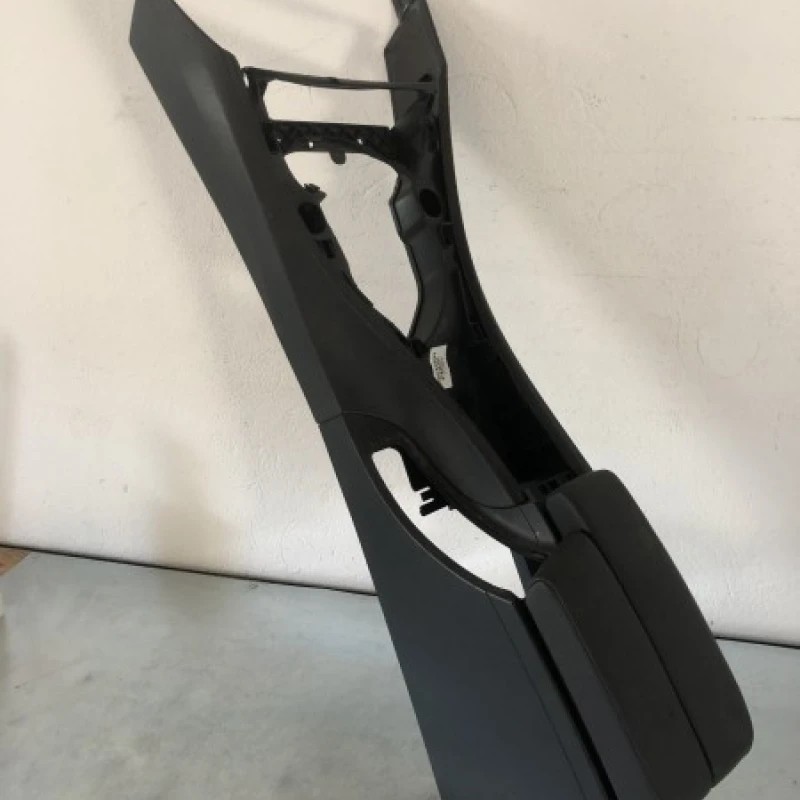 Cotiera centrala / BMW Seria 1 E87 LCI 2011 / Interior