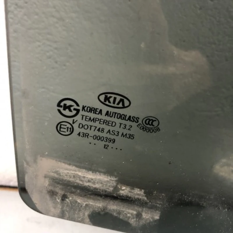 Geam dreapta spate / Kia Sorento Sorento 2013 / Caroserie, oglinzi si faruri