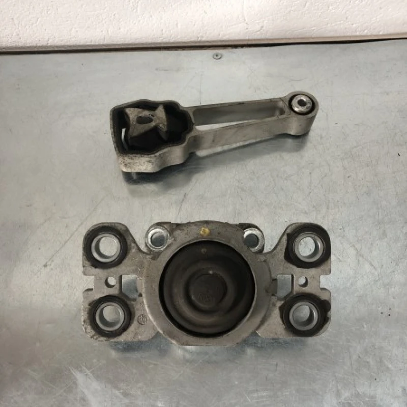 Suport tampon motor / Volvo V70 V70 2010 / Motor, racire si evacuare