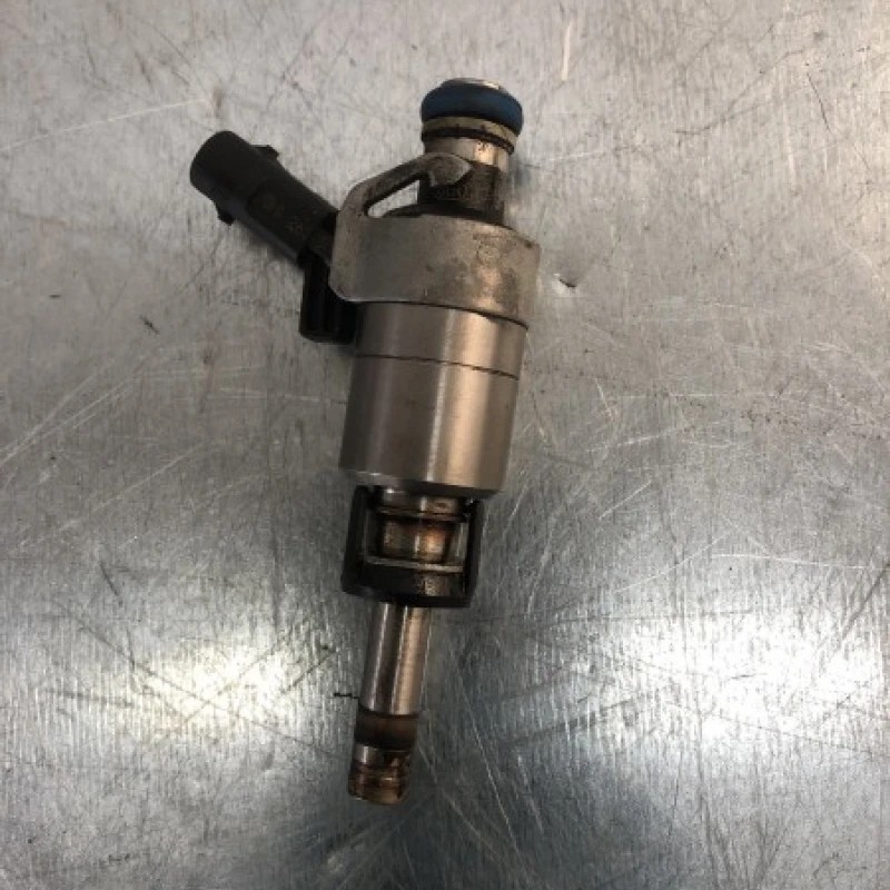 Injector / Volkswagen Golf MK6 2010 / Motor, racire si evacuare