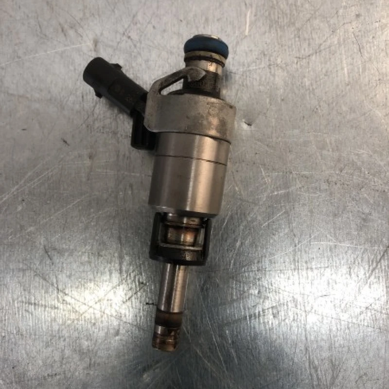 Injector / Volkswagen   2010 / Motor, racire si evacuare