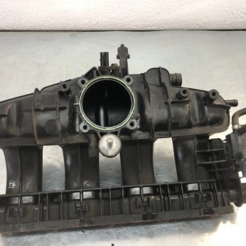 Galerie de admisie / Volkswagen Golf MK6 2010 / Motor, racire si evacuare