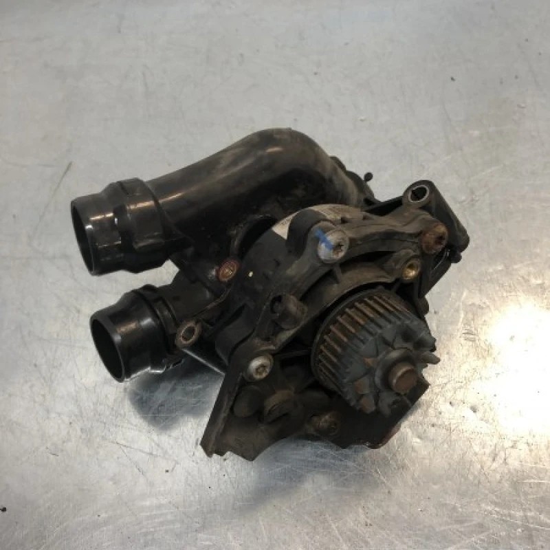 Pompa apa / Volkswagen Golf MK6 2010 / Motor, racire si evacuare