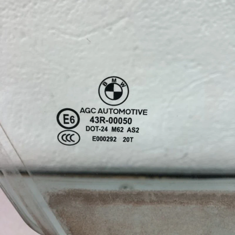 Geam dreapta fata / BMW Seria 5 F11 2013 / Caroserie, oglinzi si faruri