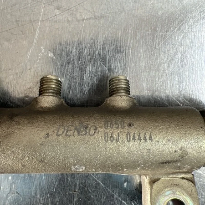 Rampa injectoare cu senzor / Nissan   2009 / Motor, racire si evacuare