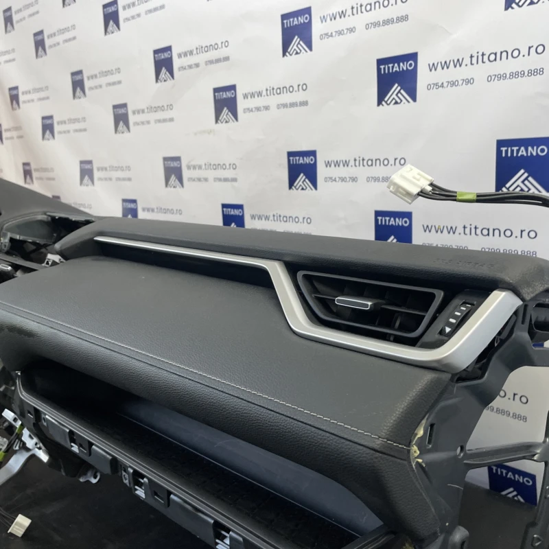 Plansa bord / Toyota Rav4 XA40 2020 / Interior
