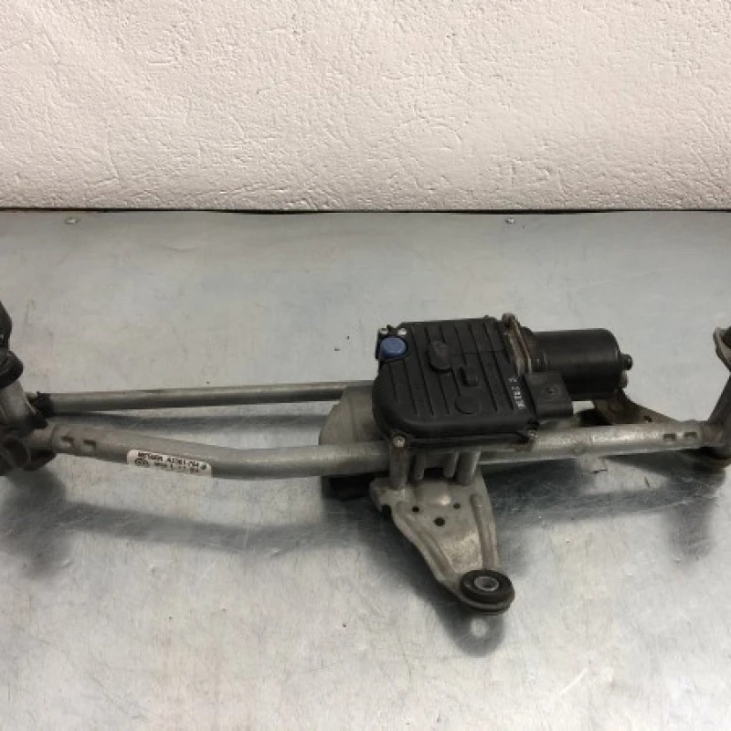 Ansamblu stergatoare cu motoras / Volkswagen Passat B7 2013 / Caroserie, oglinzi si faruri