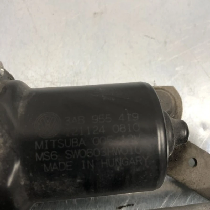 Ansamblu stergatoare cu motoras / Volkswagen Passat B7 2013 / Caroserie, oglinzi si faruri