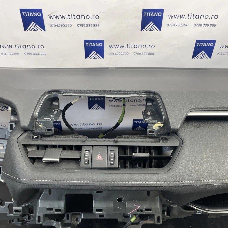 Plansa bord / Toyota Rav4 XA40 2020 / Interior