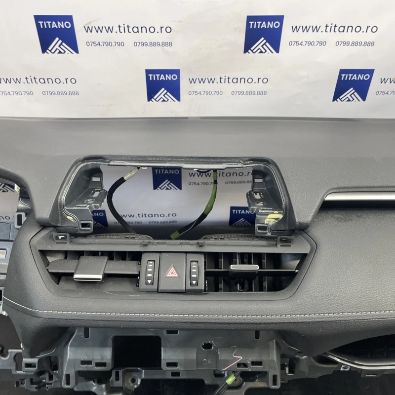 Plansa bord / Toyota Rav4 XA40 2020 / Interior
