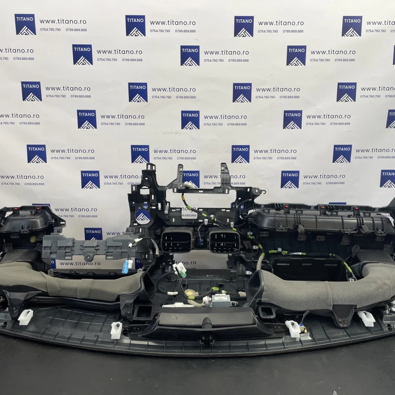 Plansa bord / Toyota Rav4 XA40 2020 / Interior