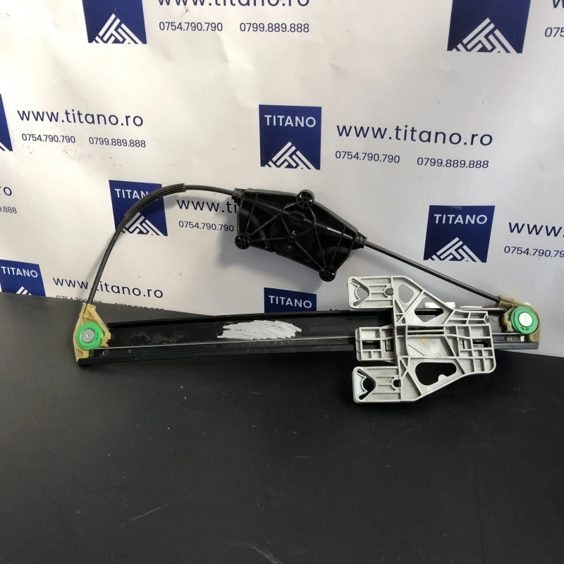 Macara geam dreapta spate / Audi A4 B8 2013 / Caroserie, oglinzi si faruri