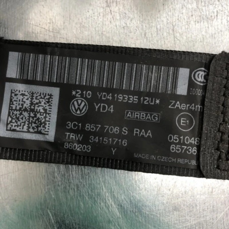 Centura dreapta fata / Volkswagen Passat B7 2013 / Interior