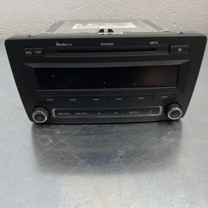 Radio CD swing Skoda Octavia 2 1Z 2010