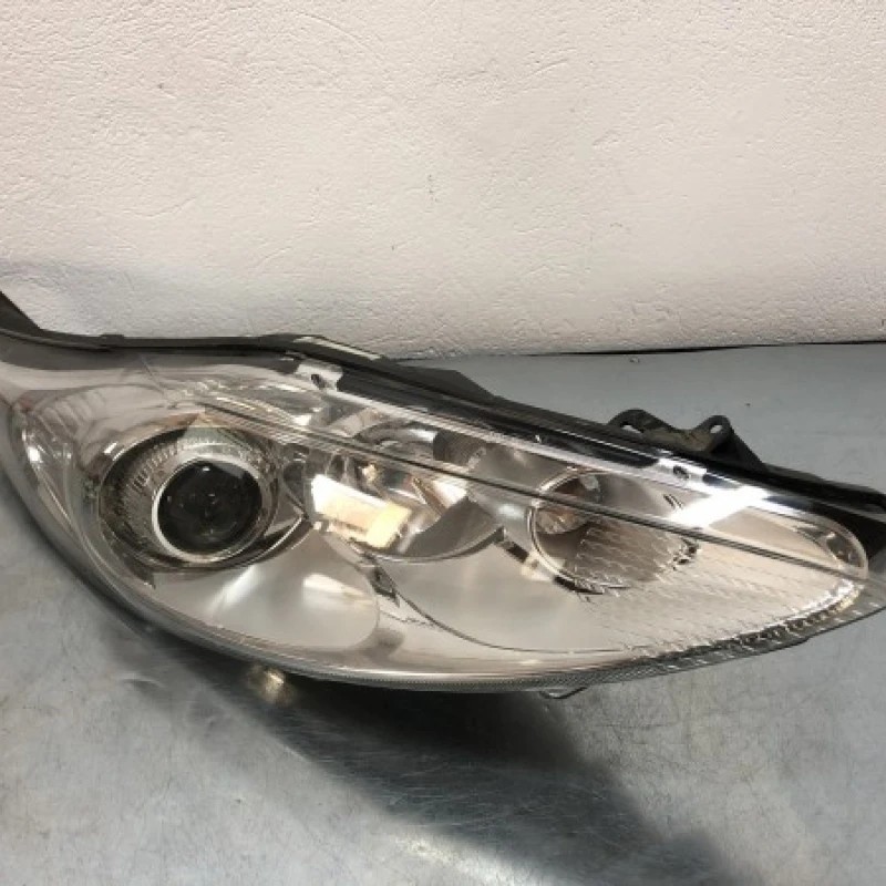 Far dreapta Europa / Ford Fiesta MK6 2011 / Caroserie, oglinzi si faruri
