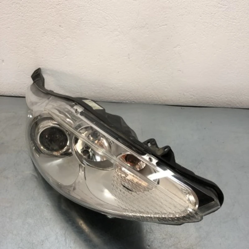 Far dreapta Europa / Ford Fiesta MK6 2011 / Caroserie, oglinzi si faruri