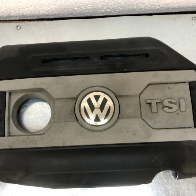 Capac motor / Volkswagen   2010 / Motor, racire si evacuare