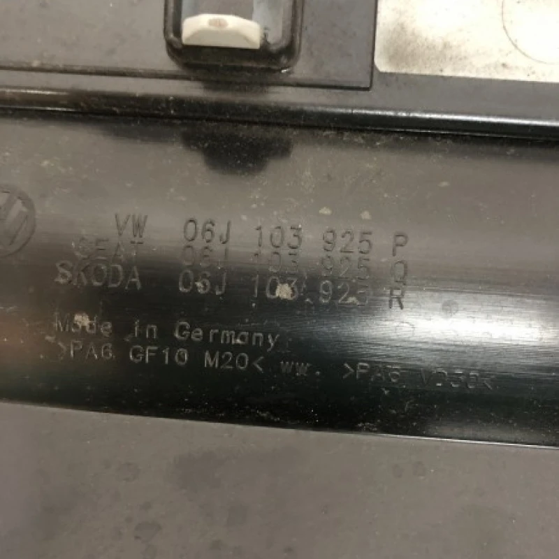 Capac motor / Volkswagen   2010 / Motor, racire si evacuare