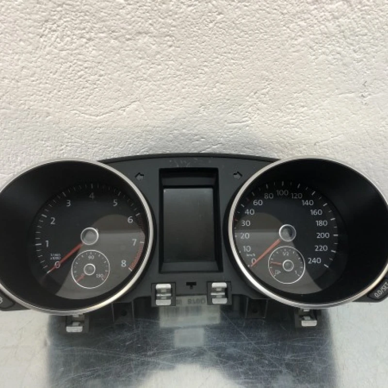 Ceas bord / Volkswagen   2010 / Audio si electronice