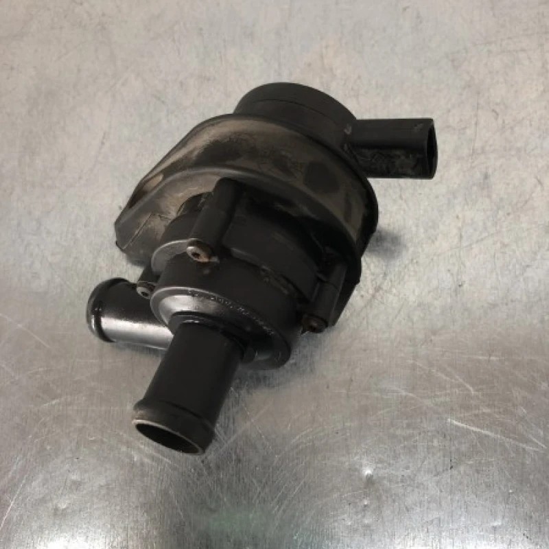 Pompa recirculare apa Volkswagen Passat B7 2013