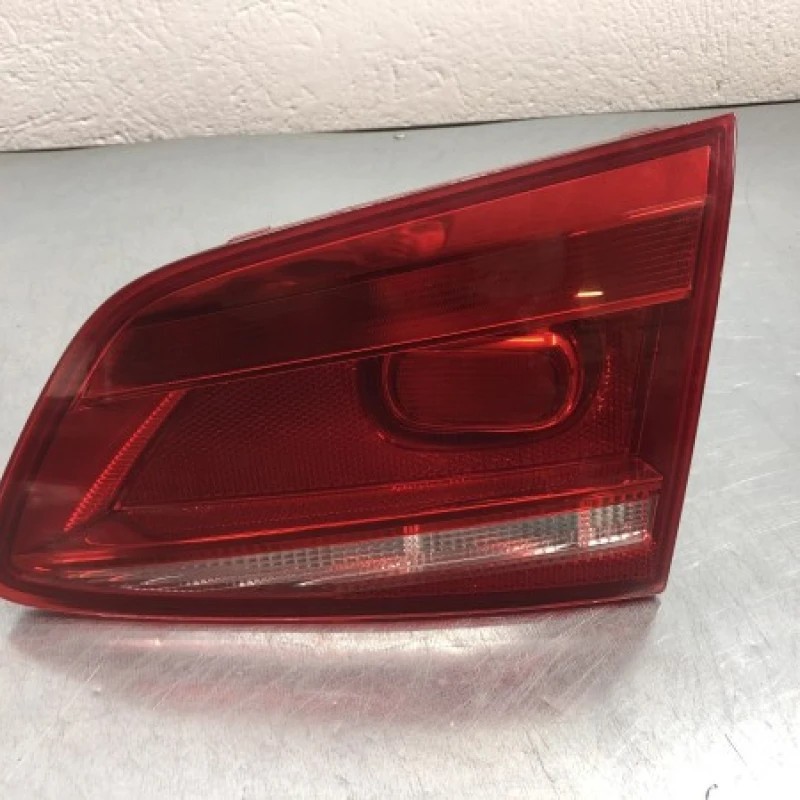 Stop dreapta haion / Volkswagen Passat B7 2013 / Caroserie, oglinzi si faruri
