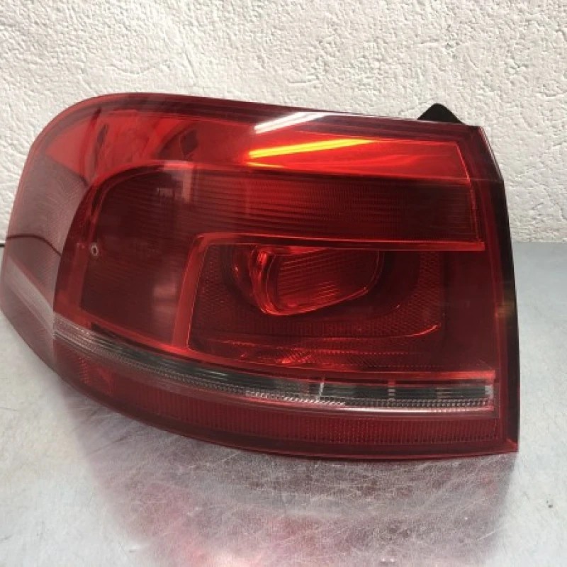 Stop stanga caroserie / Volkswagen Passat B7 2013 / Caroserie, oglinzi si faruri