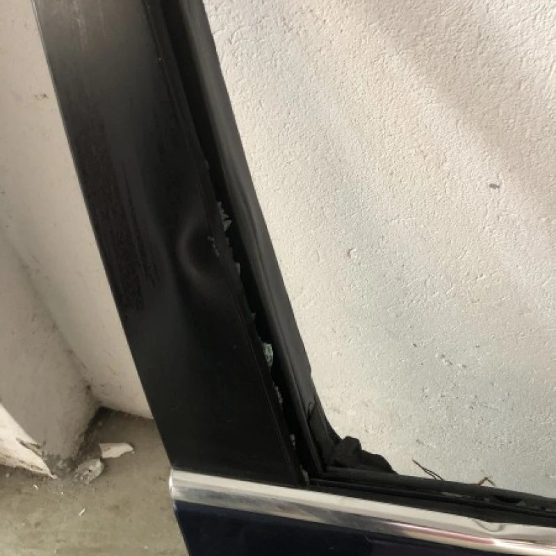 Usa dreapta fata / BMW Seria 5 F11 2010 / Caroserie, oglinzi si faruri