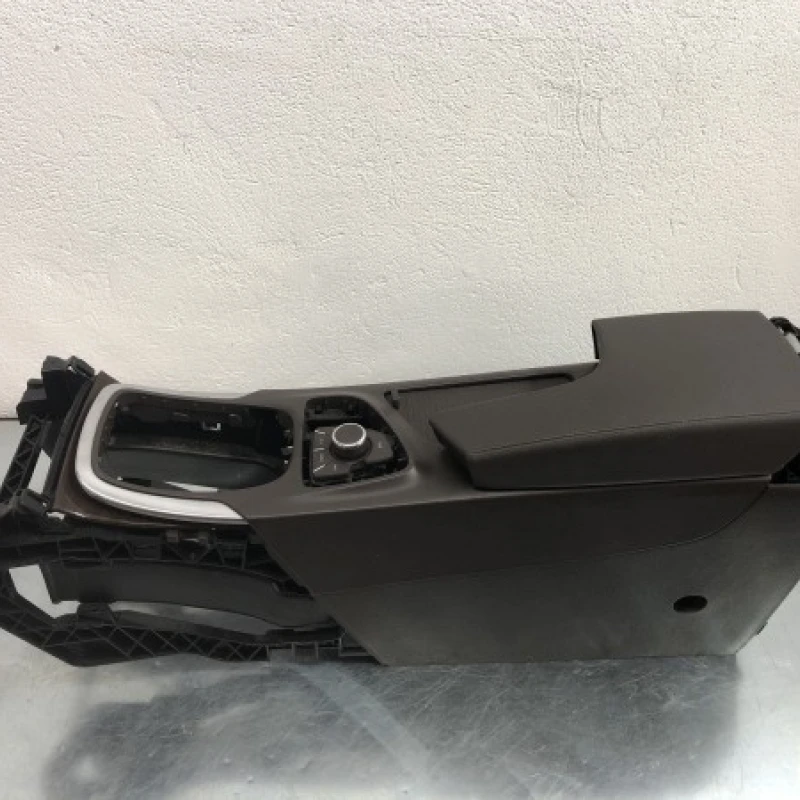 Cotiera centrala / Opel Insignia A 2013 / Interior