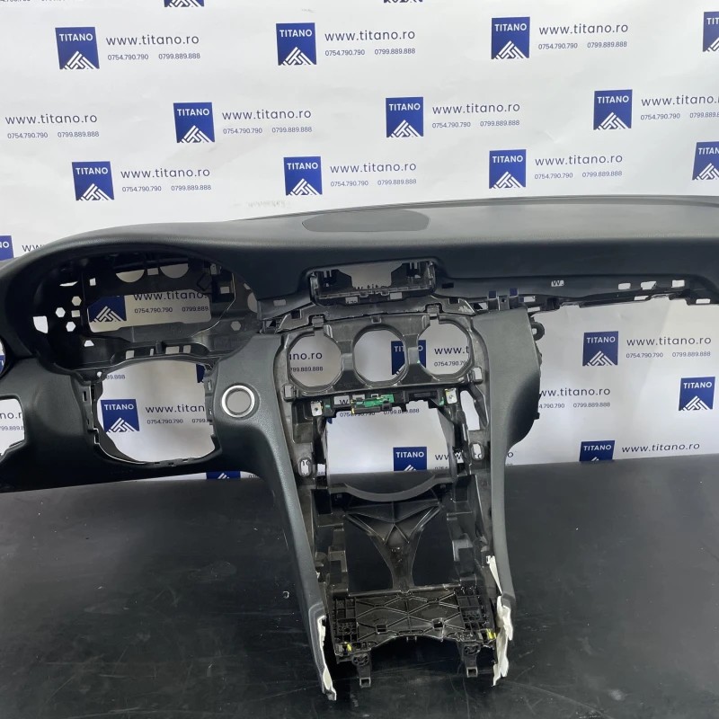 Plansa bord / Mercedes-Benz C Class W205 2017 / Interior