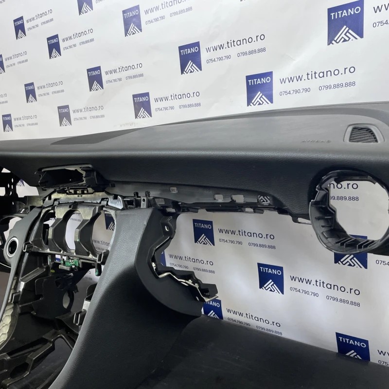 Plansa bord / Mercedes-Benz C Class W205 2017 / Interior