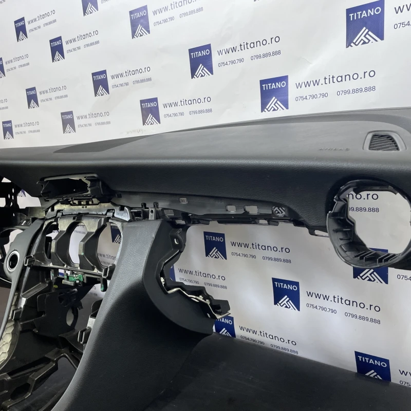 Plansa bord / Mercedes-Benz C Class W205 2017 / Interior