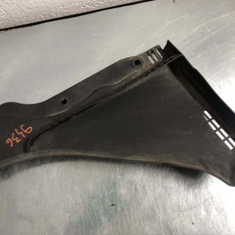 Grila stergatoare / BMW Seria 5 F11 2013 / Caroserie, oglinzi si faruri