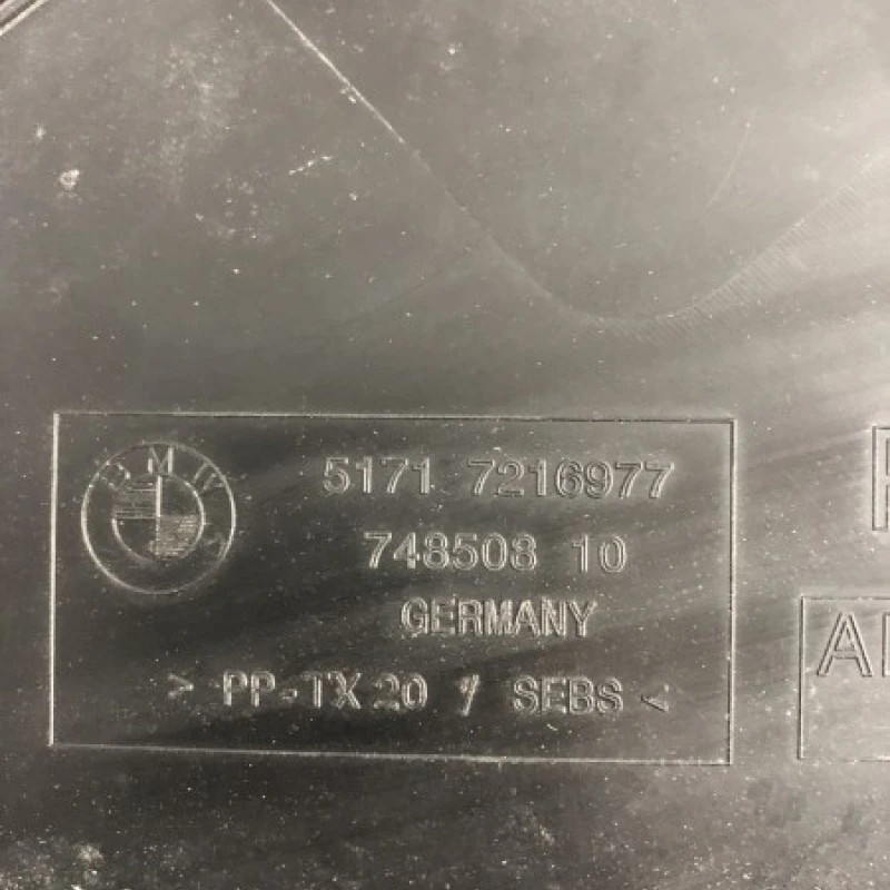 Grila stergatoare / BMW Seria 5 F11 2013 / Caroserie, oglinzi si faruri