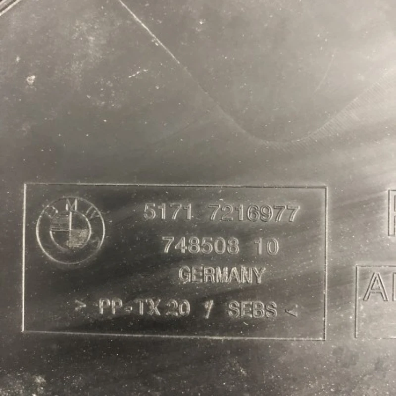Grila stergatoare / BMW Seria 5 F11 2013 / Caroserie, oglinzi si faruri