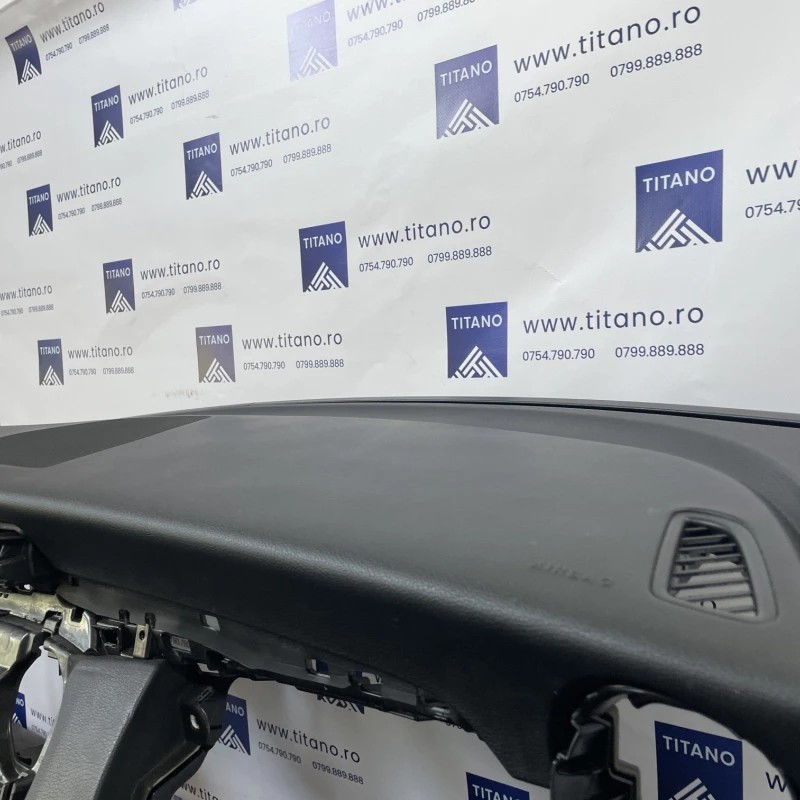 Plansa bord / Mercedes-Benz C Class W205 2017 / Interior