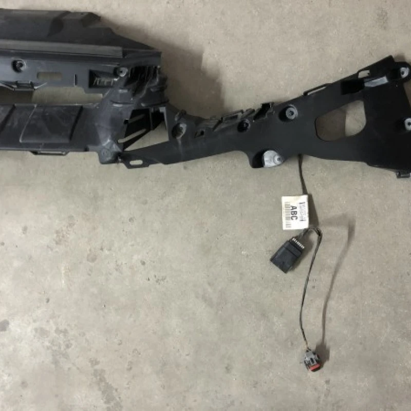 Ornament trager / Ford Focus MK3 2011 / Caroserie, oglinzi si faruri