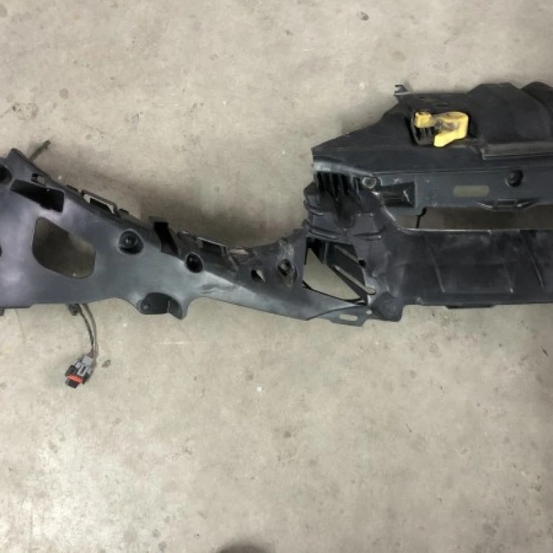 Ornament trager / Ford Focus MK3 2011 / Caroserie, oglinzi si faruri