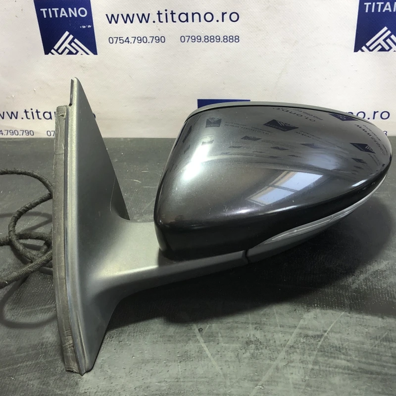 Oglinda stanga / Volkswagen Passat B7 2013 / Caroserie, oglinzi si faruri