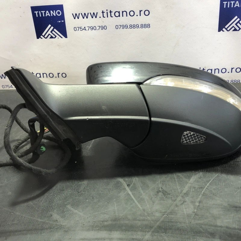 Oglinda stanga / Volkswagen Passat B7 2013 / Caroserie, oglinzi si faruri