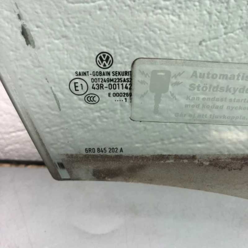 Geam dreapta fata / Volkswagen Polo 6R 2011 / Caroserie, oglinzi si faruri