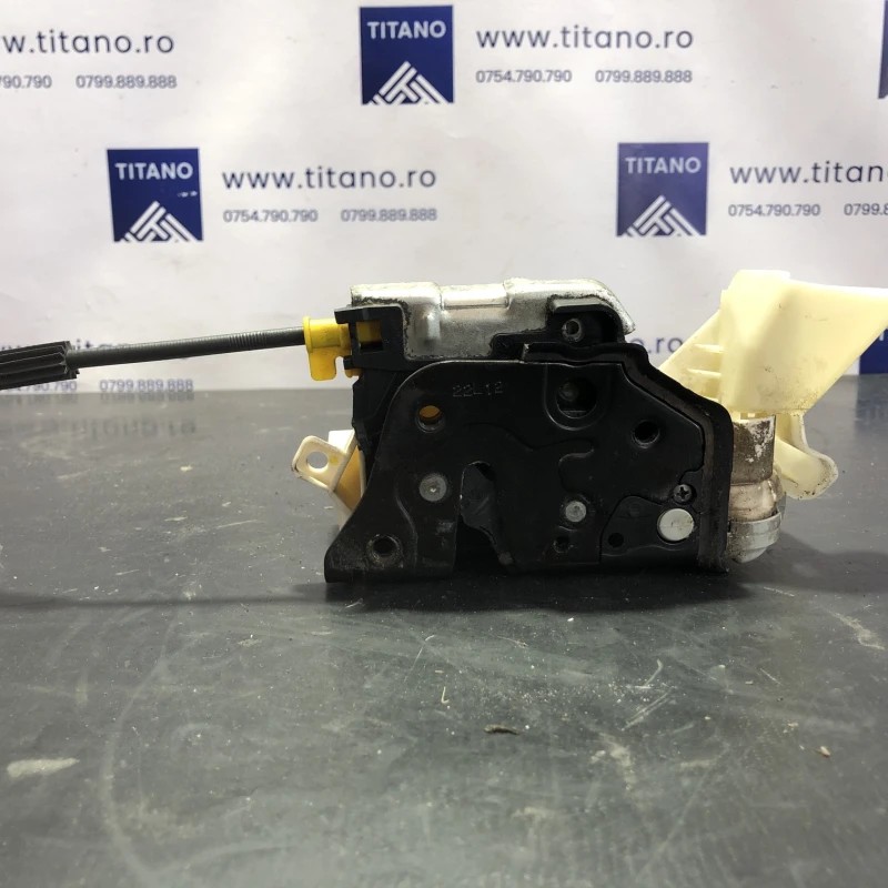 Broasca usa stanga fata / Audi A4 B8 2013 / Caroserie, oglinzi si faruri
