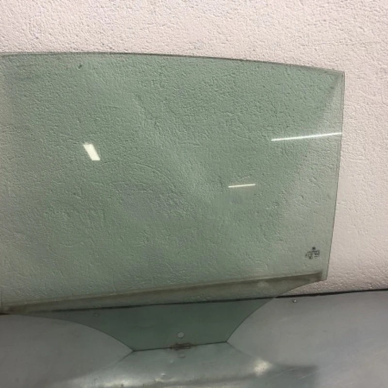 Geam stanga spate / Volkswagen Golf Plus MK5 2008 / Caroserie, oglinzi si faruri