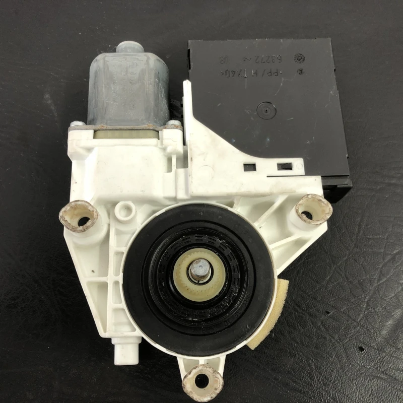 Motoras geam dreapta fata Volkswagen 