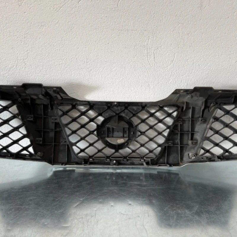 Grila radiator cu emblema / Nissan Navara D40 2009 / Caroserie, oglinzi si faruri