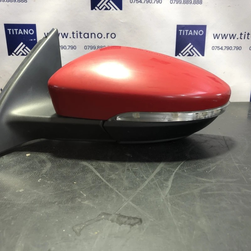Oglinda stanga / Volkswagen Passat B7 2012 / Caroserie, oglinzi si faruri