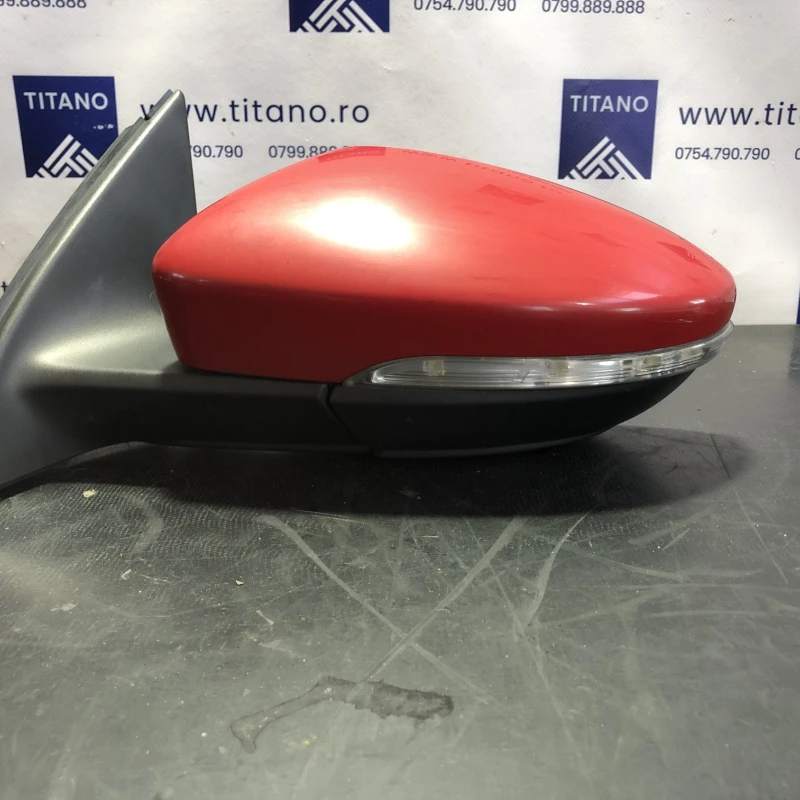 Oglinda stanga / Volkswagen Passat B7 2012 / Caroserie, oglinzi si faruri