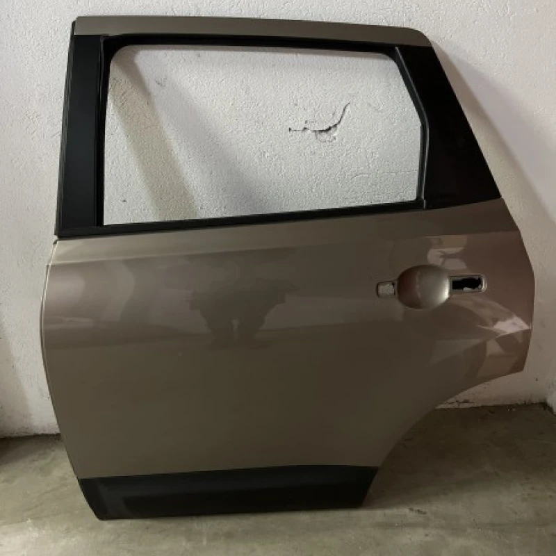 Usa stanga spate Nissan 