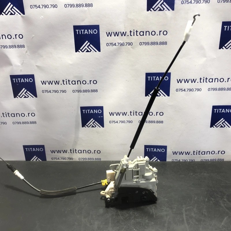 Iala broasca usa stanga spate / Audi A4 B8 2013 / Caroserie, oglinzi si faruri