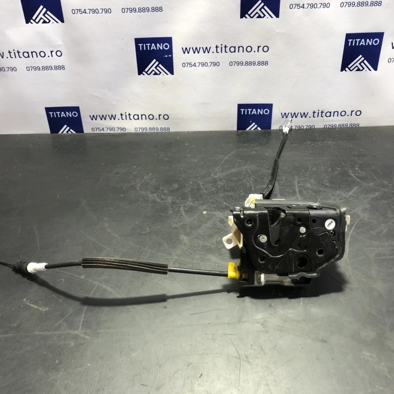Iala broasca usa stanga spate / Audi A4 B8 2013 / Caroserie, oglinzi si faruri