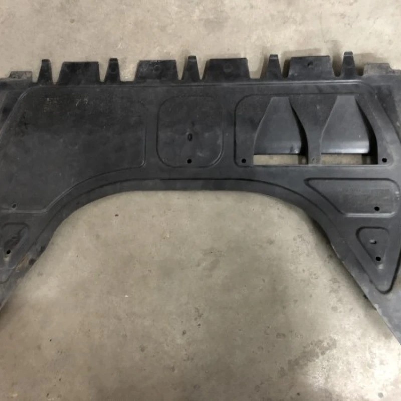 Scut motor / Volkswagen Golf MK6 2011 / Caroserie, oglinzi si faruri